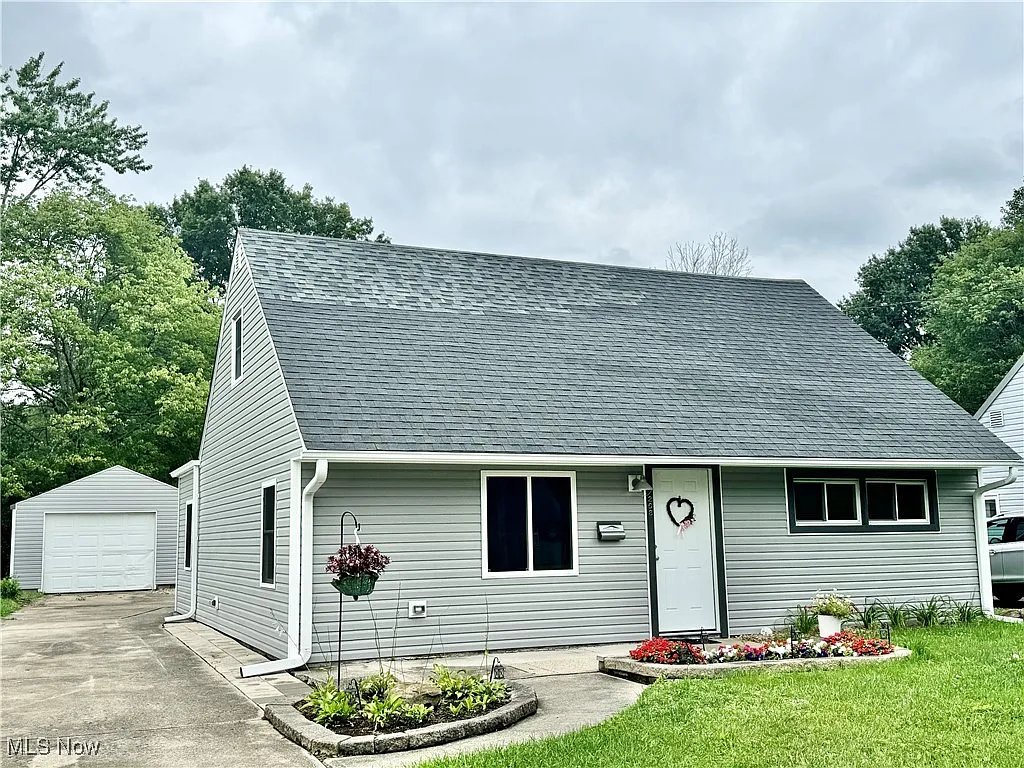 208 Idlewood Rd photo 1