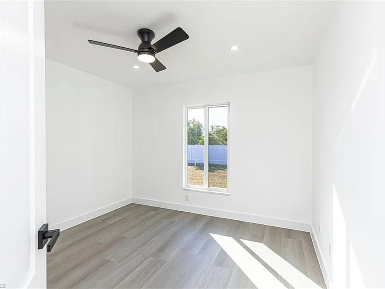 1230 NW 13th Ave — Photo 6