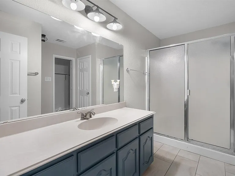 921 Zoe St — Photo 26