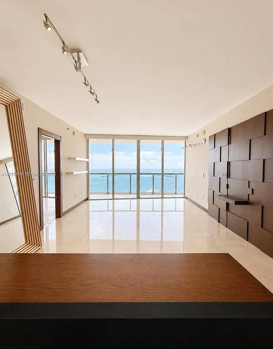 Iconbrickell Condo No 1 — Photo 4