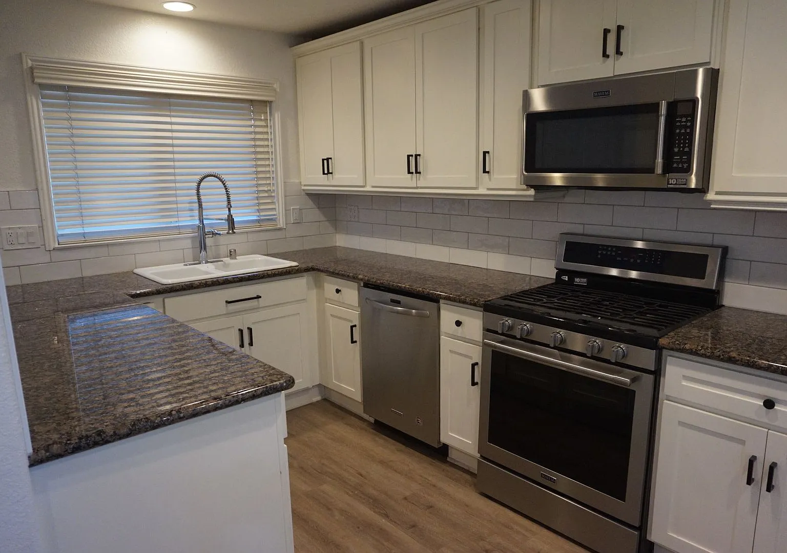 2 Bedroom, 2 Bathroom Condo — Photo 2