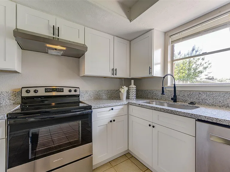 9915 Towne Tower Ln — Photo 8