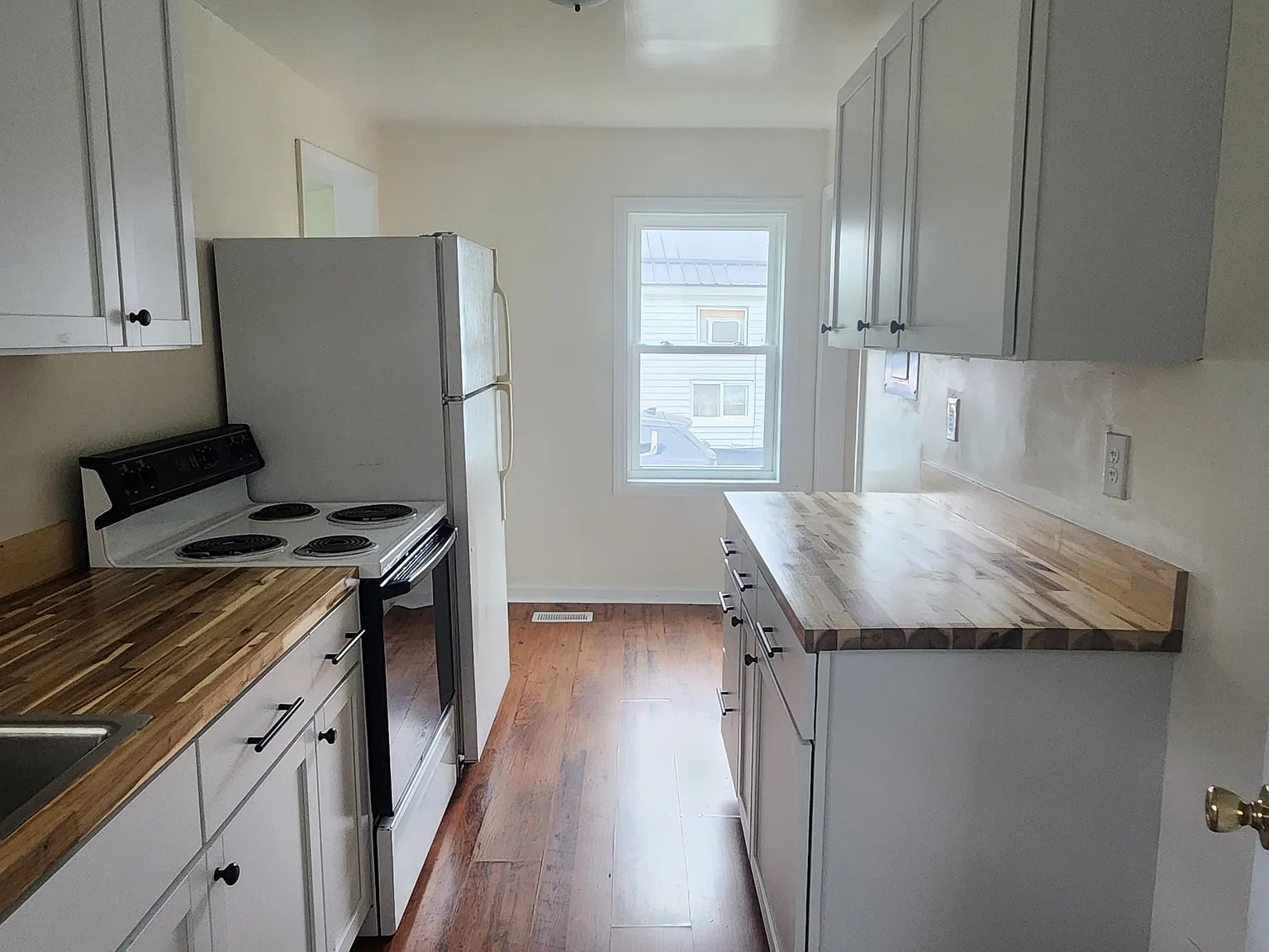 912 Clara Street - 1 — Photo 3