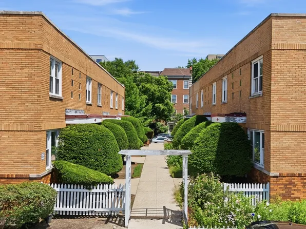 221 S Maple Ave APT C, Oak Park, IL 60302