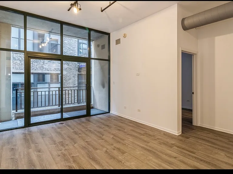 400 W Ontario St #507 — Photo 7