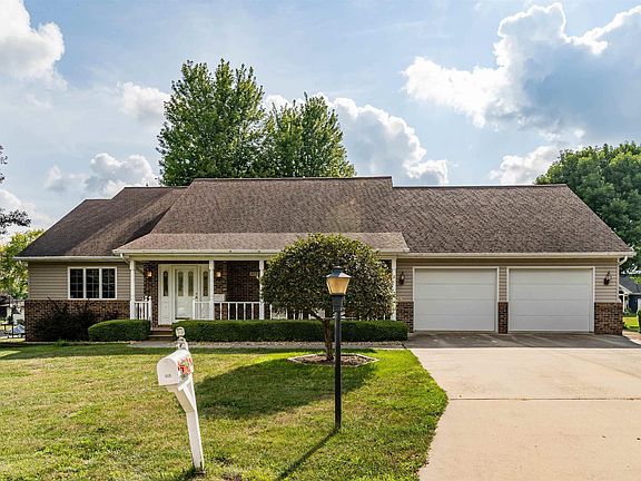 2nd image of 905 Walden Ln