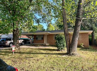 9007 Cloverhill Rd, Little Rock, AR 72205
