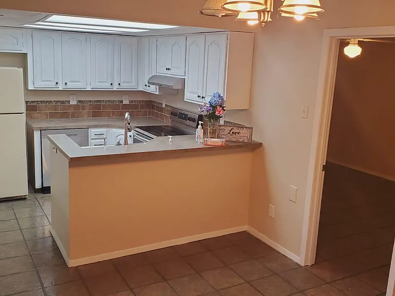 33 Nantucket Dr — Photo 6