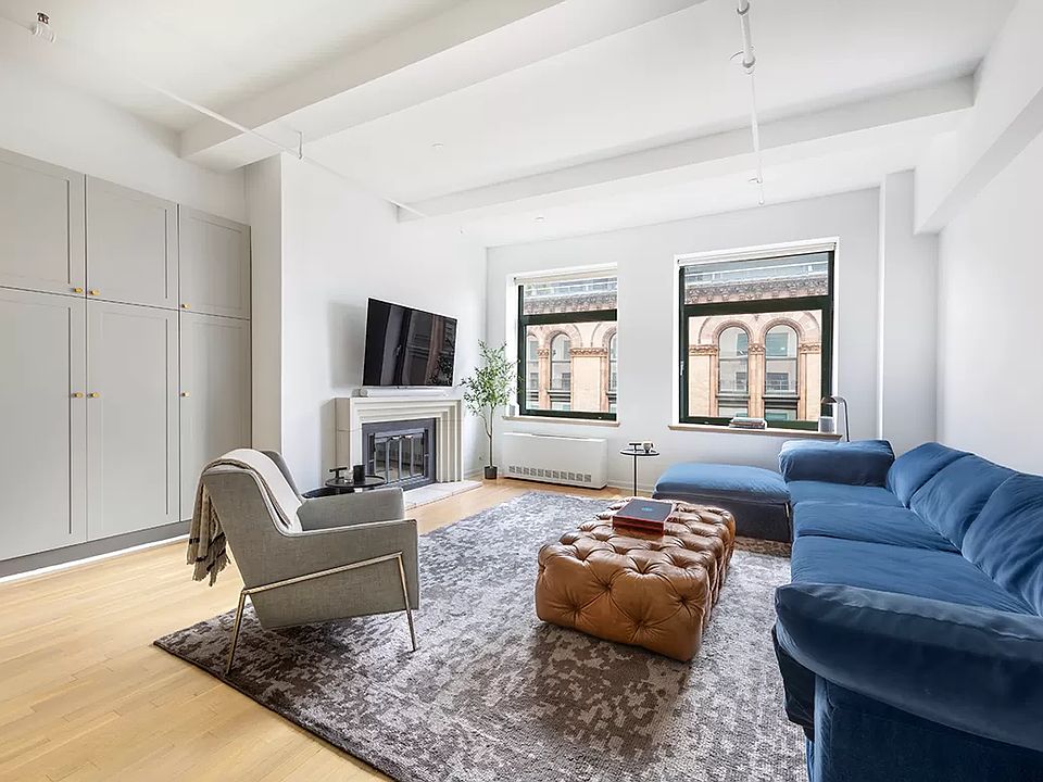1st image of 14 E 4th St Room 826