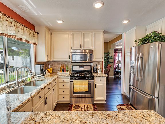 4th image of 30165 Shoreline Dr