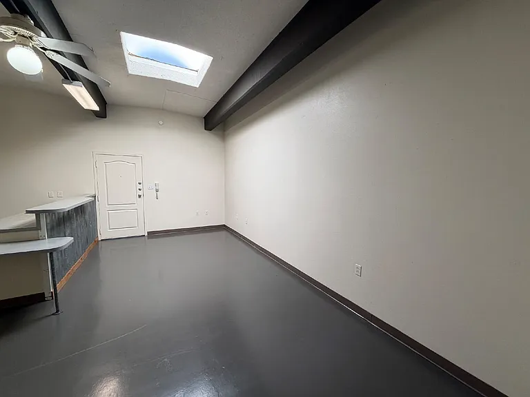1619 University Ave #4 — Photo 3