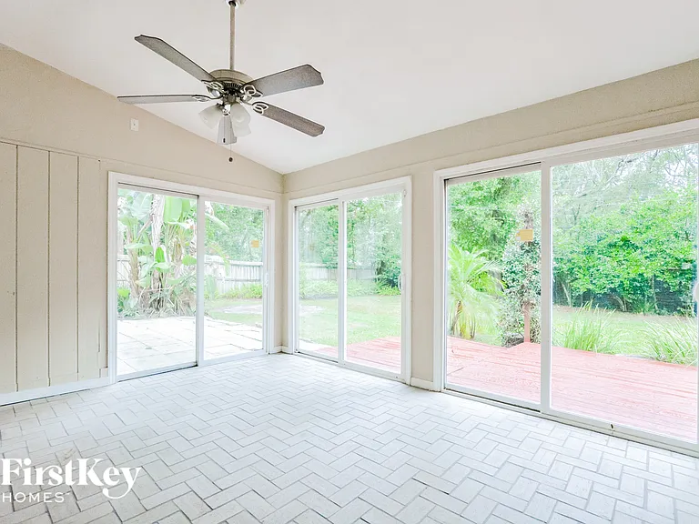 520 Whispering Oak Ln — Photo 8