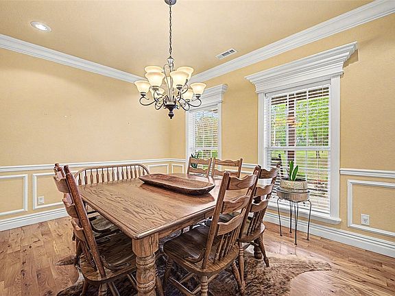 4th image of 302 Spring Creek Rd