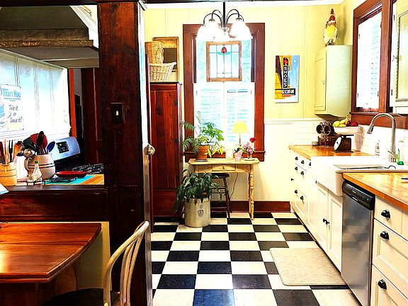 4th image of 114 Elm St