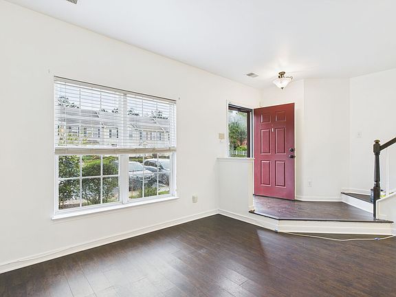 3rd image of 9012 Silverbush Dr