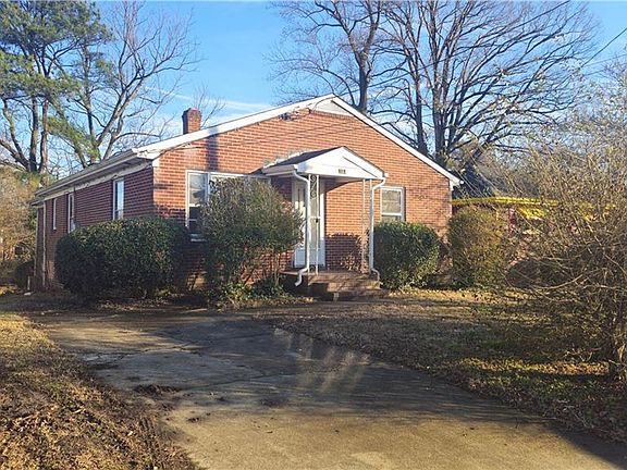 3rd image of 210 Maple St