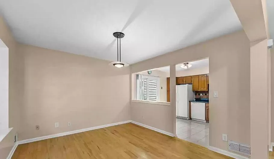 3 bed, 2.5 bath, 1560 sqft, $3,200 — Photo 2