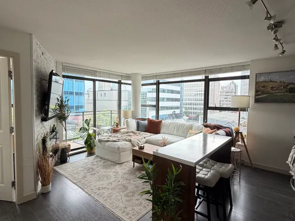 1068 Broadway W, Vancouver, BC