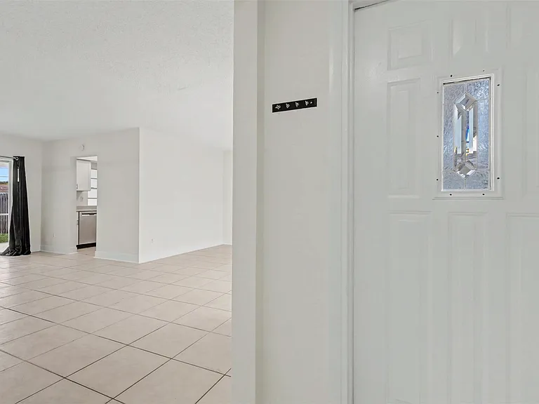 6821-6825 NW 11th Pl #6825 — Photo 12