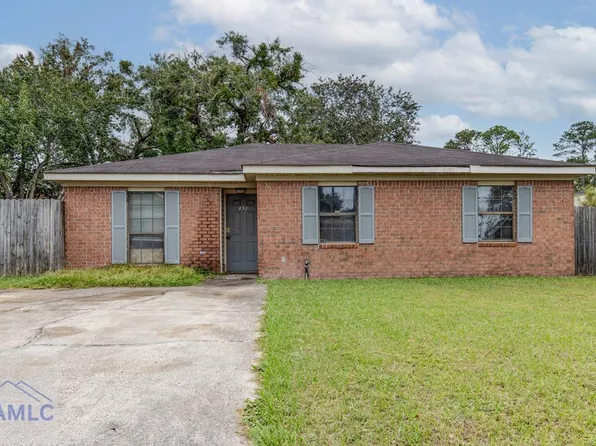 251 Garden Cir, Hinesville, GA 31313