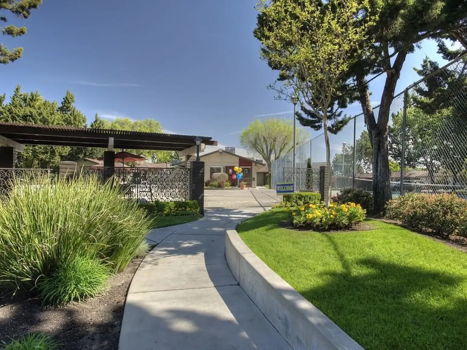 Oakwood Apartments — Photo 3