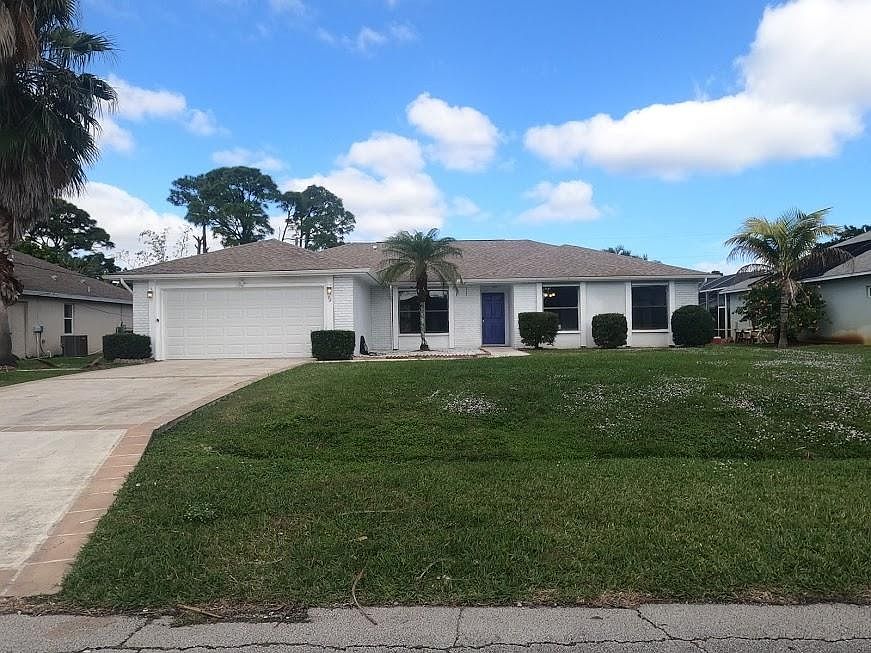 1st image of 913 SE Breakwater Ave