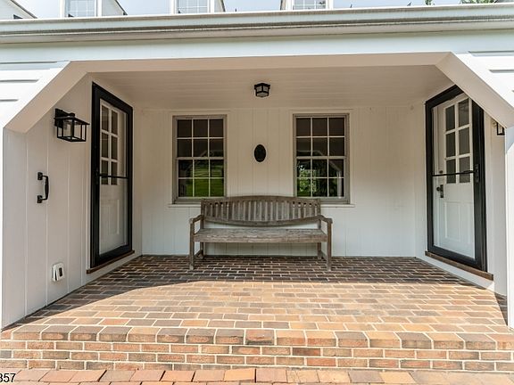 3rd image of 208 Race St