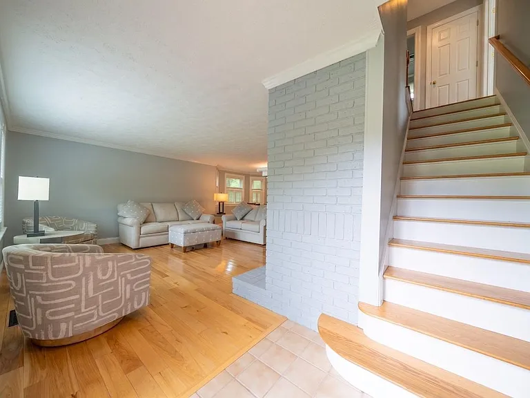 246 Winding Pond Rd — Photo 4