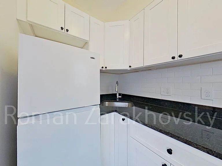 7 Wade St #3 — Photo 7