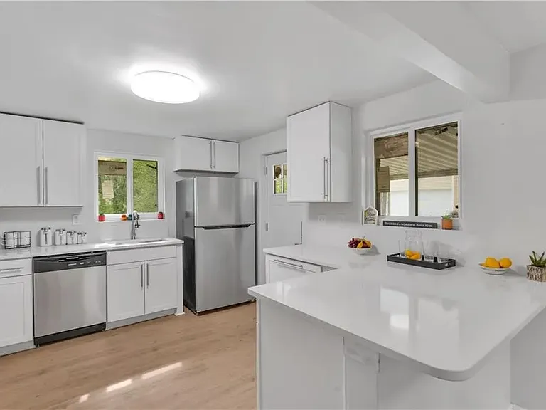 9830 Don Dr — Photo 1