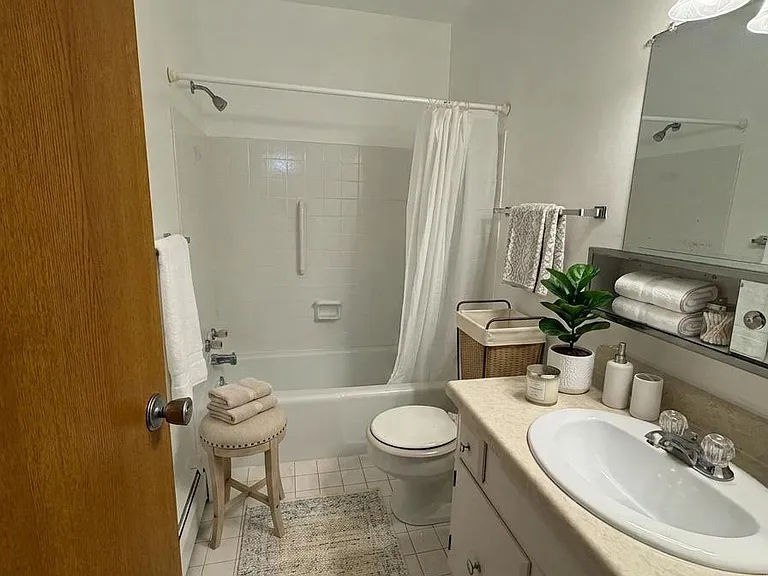 695 Capital Ave NE #16B — Photo 11