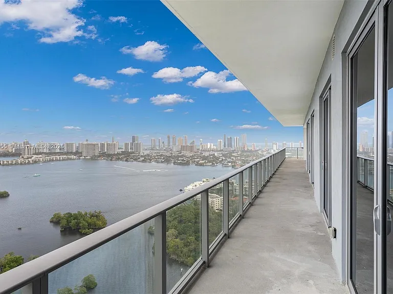 16385 Biscayne Blvd #4 — Photo 50