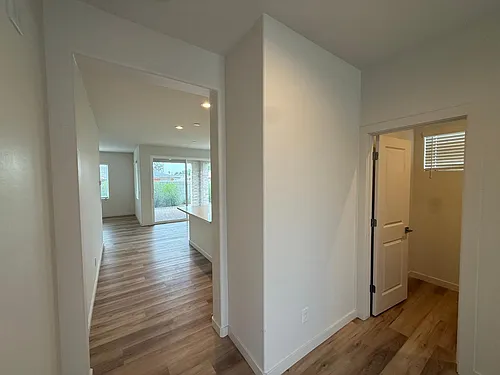 624 N Vine St Photo 1