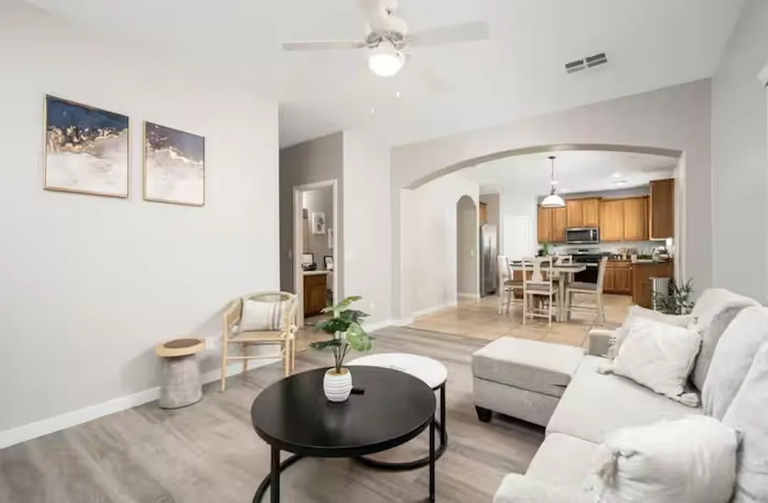 6 bed, 3000 sqft, $4,475 — Photo 4