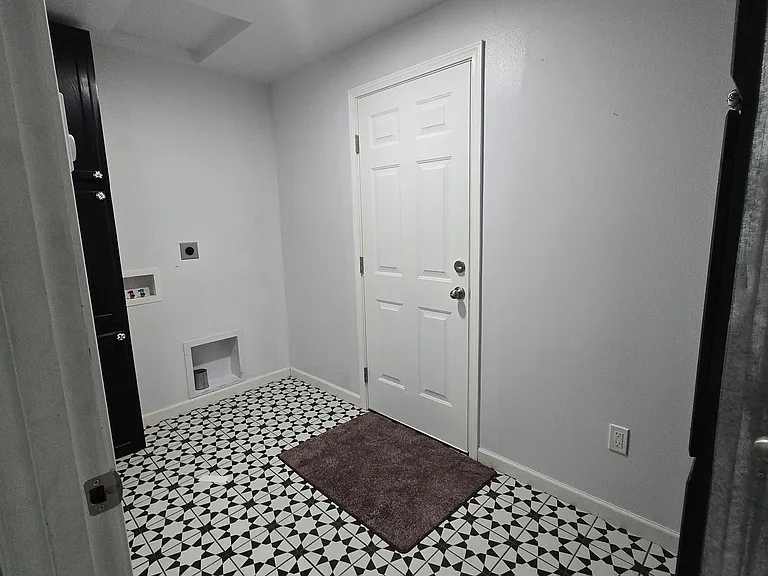 SW Norman Dr — Photo 8