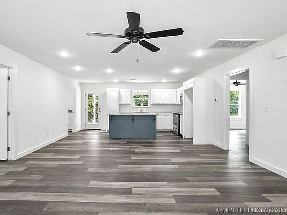 3rd image of 206 W Ohio Ave