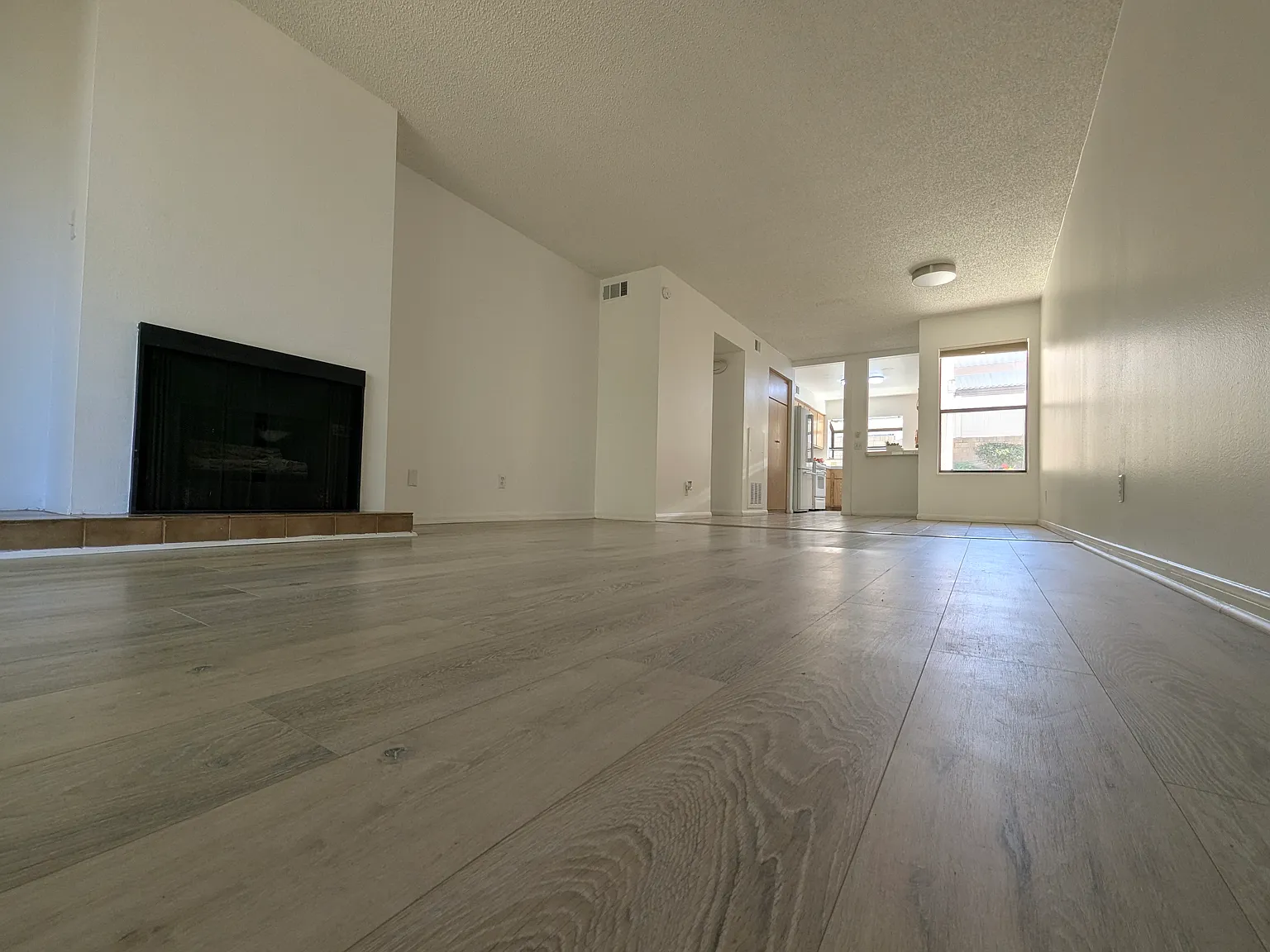 2 bed, $3,350 — Photo 4