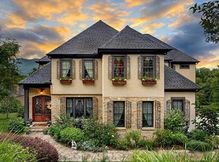 83 Willow Farm Rd, Fairview, NC 28730