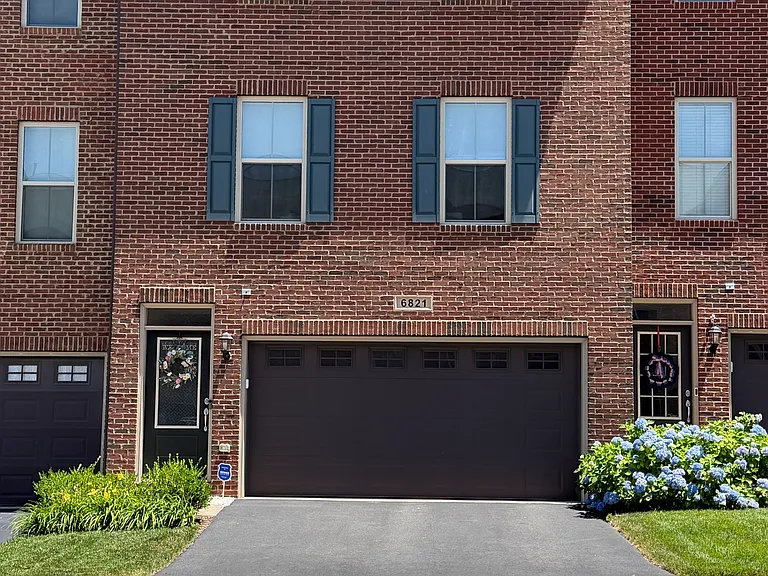 6821 William White Way — Photo 1