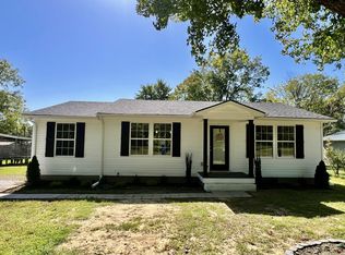 701 W 2nd St, Dickson, TN 37055