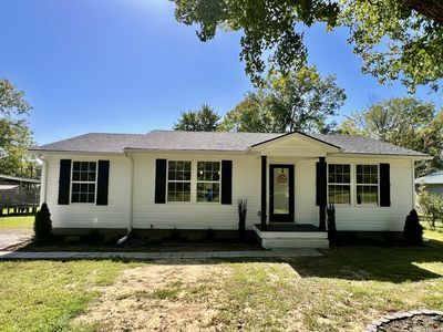 701 W 2nd St, Dickson, TN, 37055