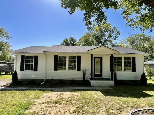 701 W 2nd St, Dickson, TN 37055