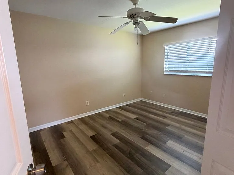 1137 NW Juanita Pl — Photo 5