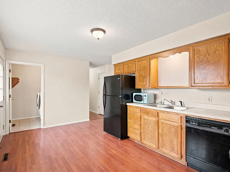 511 E Dyann Dr — Photo 10
