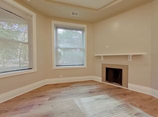35 E Division, Chicago, IL 60610