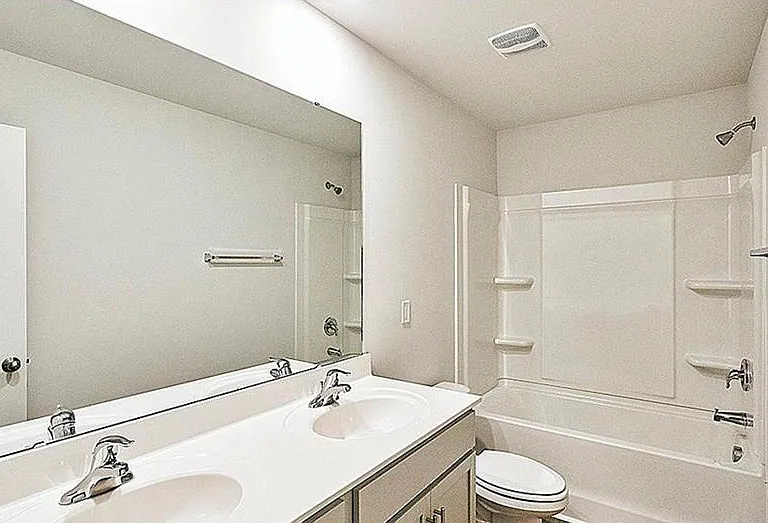 2025 Longshadow St — Photo 10