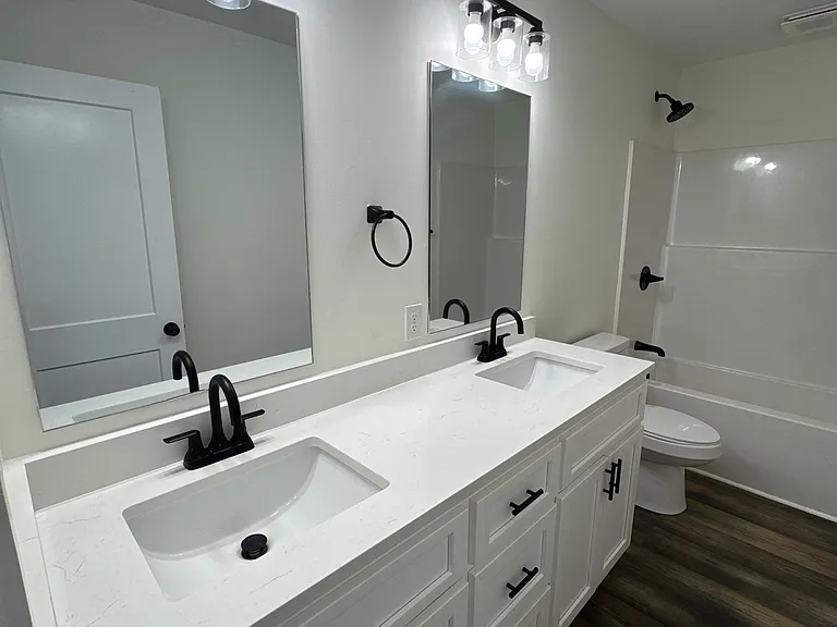 135 Edgewood Ave — Photo 8