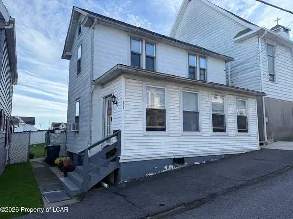 830 Walnut St, Freeland, PA 18224