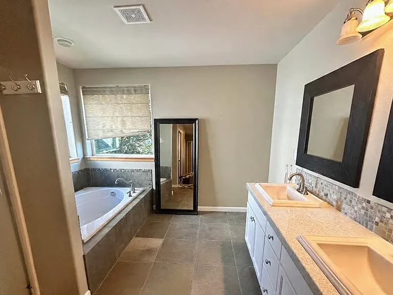 22196 SW Dewey Dr — Photo 30