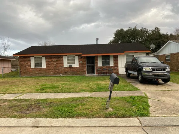 5813 Segnette Dr, Marrero, LA 70072